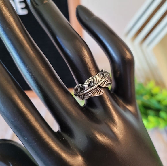 Antique Silver Feather Cuff Ring ✨️ - Picture 5 of 9